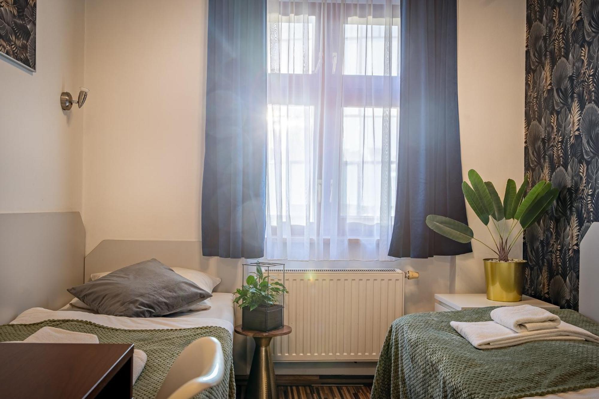 Great Polonia Dwarf Wroclaw Bed and Breakfast Εξωτερικό φωτογραφία