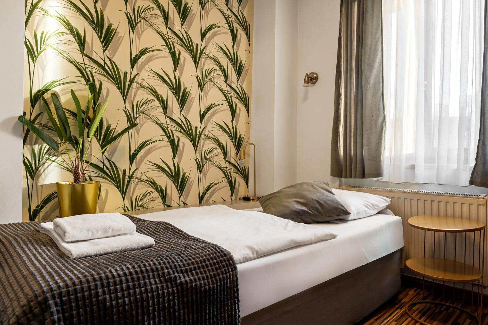 Great Polonia Dwarf Wroclaw Bed and Breakfast Εξωτερικό φωτογραφία