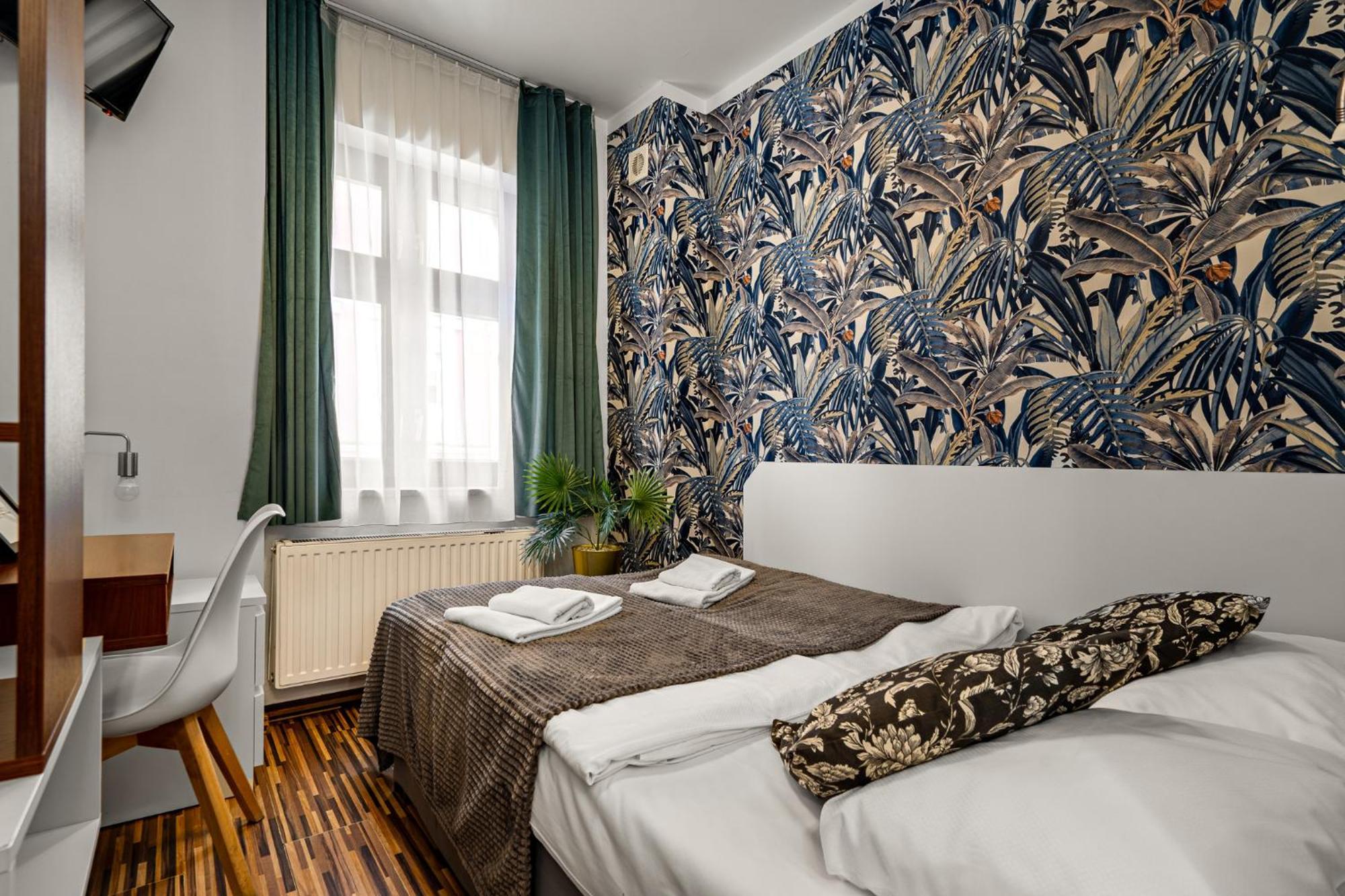 Great Polonia Dwarf Wroclaw Bed and Breakfast Εξωτερικό φωτογραφία