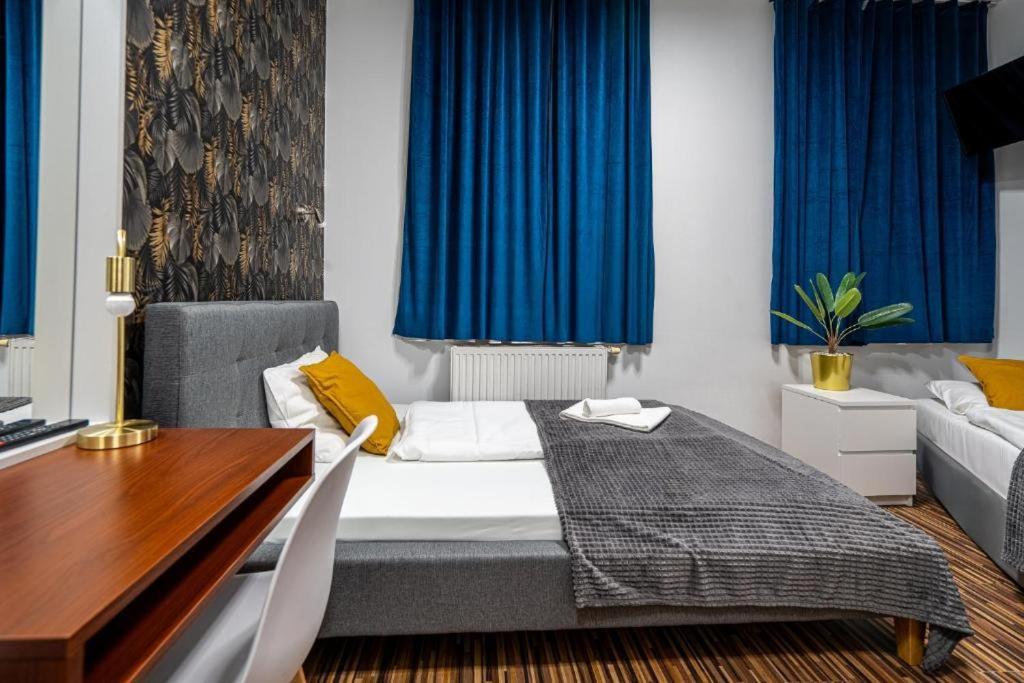 Great Polonia Dwarf Wroclaw Bed and Breakfast Εξωτερικό φωτογραφία