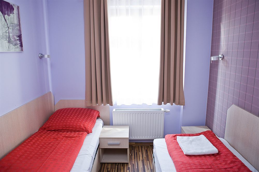 Great Polonia Dwarf Wroclaw Bed and Breakfast Εξωτερικό φωτογραφία