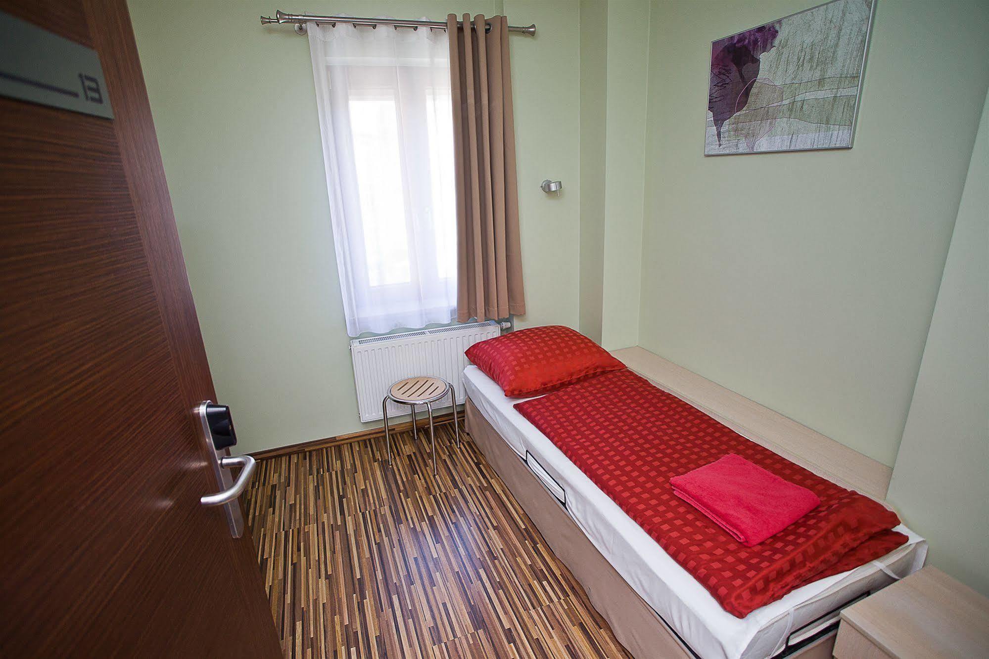 Great Polonia Dwarf Wroclaw Bed and Breakfast Εξωτερικό φωτογραφία