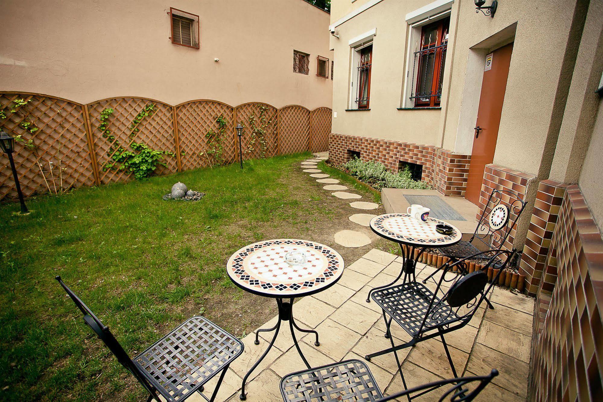 Great Polonia Dwarf Wroclaw Bed and Breakfast Εξωτερικό φωτογραφία