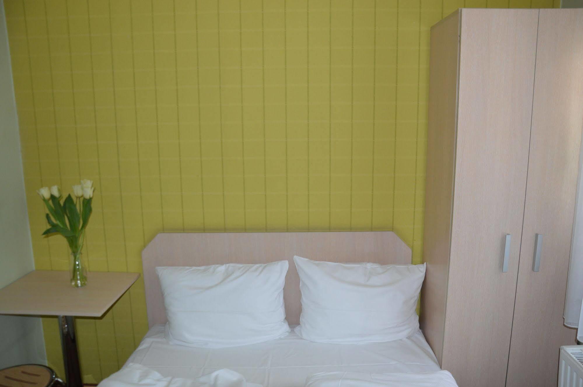Great Polonia Dwarf Wroclaw Bed and Breakfast Εξωτερικό φωτογραφία